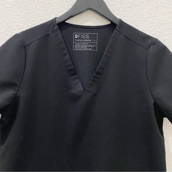 FIGS FW1100 Black Casma Three-Pocket V-Neck Scrub Top Size S - Picture 8 of 16